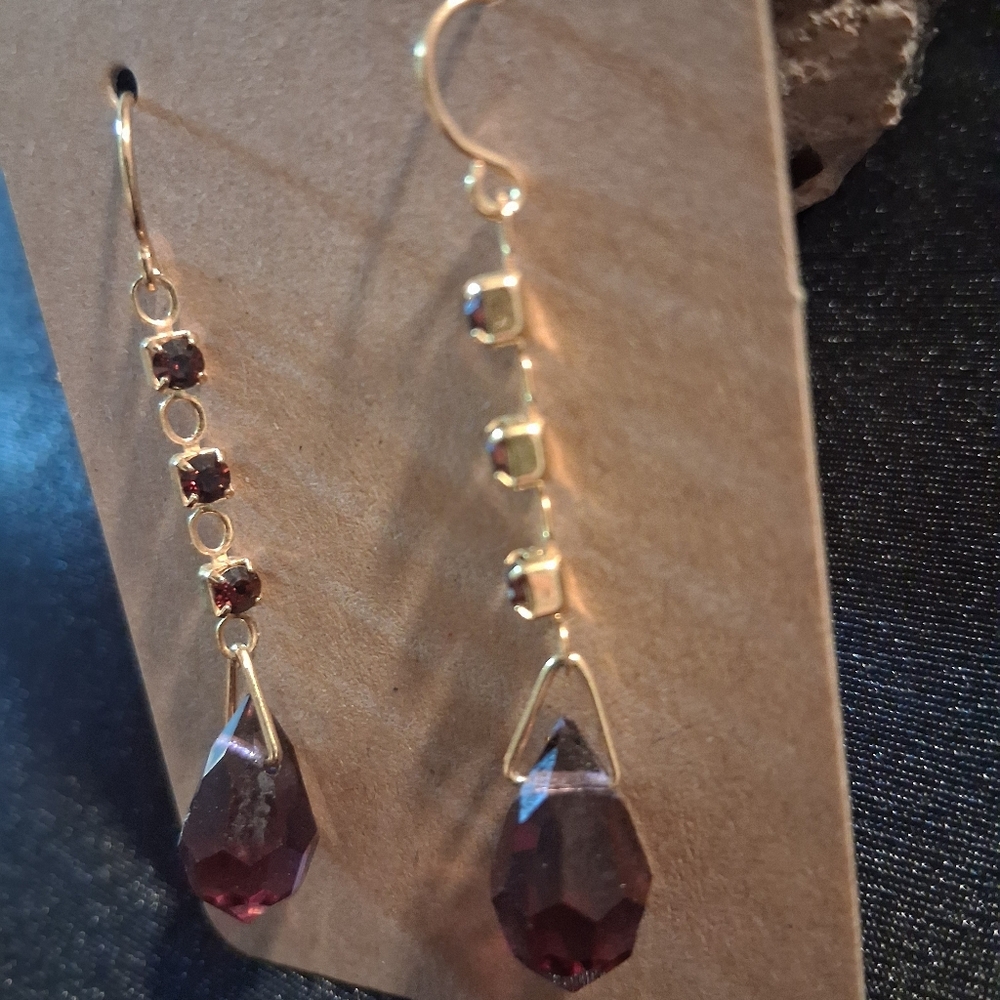 Elegant Gold and Purple Amethyst Crystal Drop Earrings.